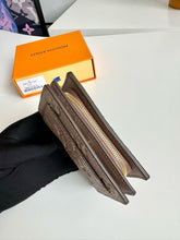 Load image into Gallery viewer, LB1143 Cléa Wallet / HIGHEST QUALITY VERSION / 4.3 x 3.3 x 1.4 inches
