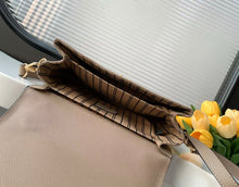 Load image into Gallery viewer, LB1142 Pochette Métis / HIGHEST QUALITY VERSION / 9.8 x 7.5 x 2.8 inches
