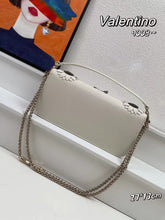 Load image into Gallery viewer, VLTN083 LOCÒ SHOULDER BAG WITH APPLIQUE FLOWERS / W10.6xH5.1xD2.3 in
