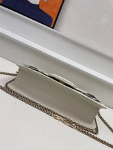 Load image into Gallery viewer, VLTN083 LOCÒ SHOULDER BAG WITH APPLIQUE FLOWERS / W10.6xH5.1xD2.3 in
