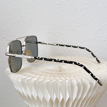 Load image into Gallery viewer, JW611 LB Sunglasses / 59x16x145mm
