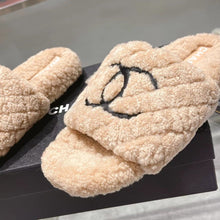 Load image into Gallery viewer, SE954 CC Wool Slippers / Size5-11
