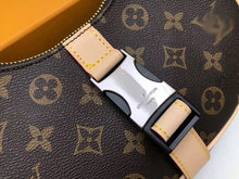 Load image into Gallery viewer, LB157   8.7x5.1x2.8inch（Including silk scarves.）
