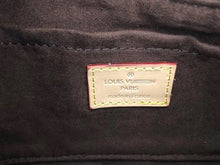 Load image into Gallery viewer, LB157   8.7x5.1x2.8inch（Including silk scarves.）
