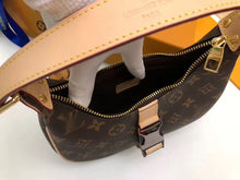 Load image into Gallery viewer, LB157   8.7x5.1x2.8inch（Including silk scarves.）
