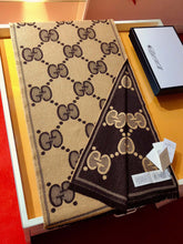 Load image into Gallery viewer, CLTH016 96%Wool,2%Metal fibre,2%Polyamide 45x195cm
