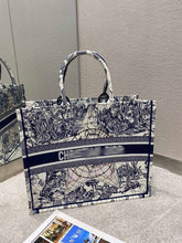 Load image into Gallery viewer, DR055  HIGHEST QUALITY VERSION  S:14.4x11x6.9inch   L:16.3x13.8x7.1inch
