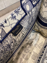 Load image into Gallery viewer, DR055  HIGHEST QUALITY VERSION  S:14.4x11x6.9inch   L:16.3x13.8x7.1inch
