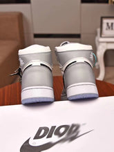 Load image into Gallery viewer, SE147  High Top Sneakers:   Women&#39;s Size 5-11 Men&#39;s Size 7-11
