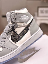 Load image into Gallery viewer, SE147  High Top Sneakers:   Women&#39;s Size 5-11 Men&#39;s Size 7-11
