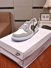 Load image into Gallery viewer, SE148 Sneakers:  Women&#39;s Size 5-11 Men&#39;s Size 7-11
