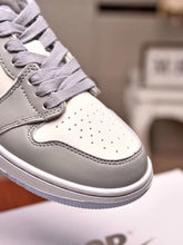 Load image into Gallery viewer, SE148 Sneakers:  Women&#39;s Size 5-11 Men&#39;s Size 7-11
