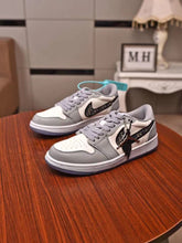 Load image into Gallery viewer, SE148 Sneakers:  Women&#39;s Size 5-11 Men&#39;s Size 7-11
