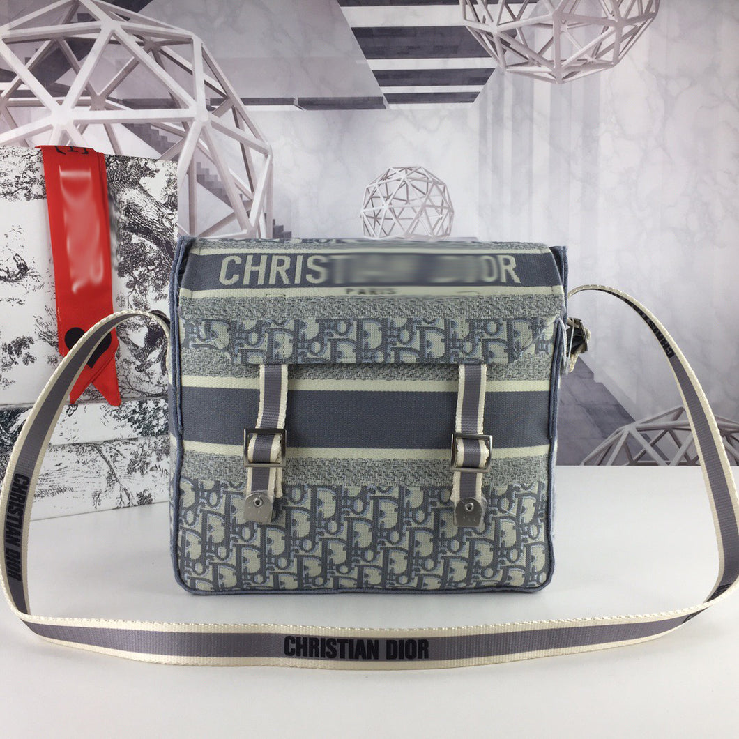 DR061  11.8x11x4.7inch