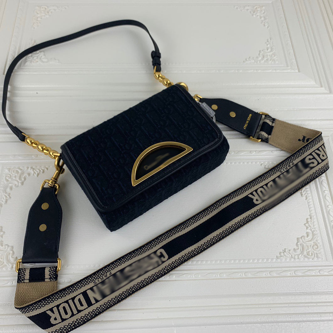 DR067  7.5x5.1x2.4inch