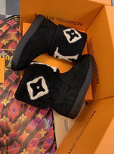 Load image into Gallery viewer, SE171  Lambs wool Size5-10
