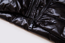 Load image into Gallery viewer, CLTH068  90%Feather
