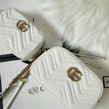 Load image into Gallery viewer, GC035  7.1x4.7x2.4(small)  9.4x5.1x2.8(medium)
