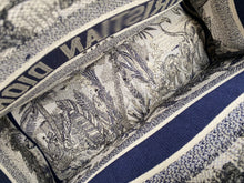 Load image into Gallery viewer, DR118 HIGHEST QUALITY VERSION S:14.6x8.3x22.4inch
