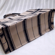 Load image into Gallery viewer, DR136 HIGHEST QUALITY VERSION S:14.4x11x6.9inch   L:16.3x13.8x7.1inch
