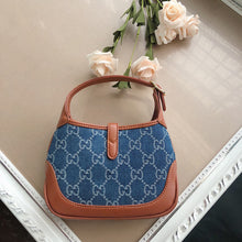 Load image into Gallery viewer, GC230   Mini:7.5x5.1x1.2inch	  Small:11x7.5x2inch
