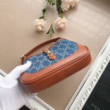 Load image into Gallery viewer, GC230   Mini:7.5x5.1x1.2inch	  Small:11x7.5x2inch
