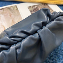 Load image into Gallery viewer, BV010  8.7x3.9x2.4inch
