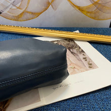 Load image into Gallery viewer, BV010  8.7x3.9x2.4inch
