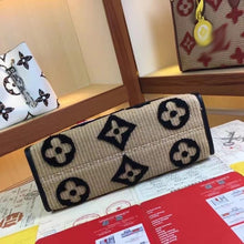 Load image into Gallery viewer, LB432   MM Size: 13.8x10.6x5.5inch  GM Size: 16x13.4x7.5inch
