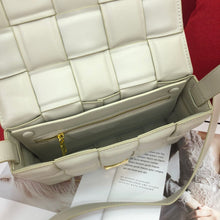 Load image into Gallery viewer, BV017  10.2x3.1x7.1inch
