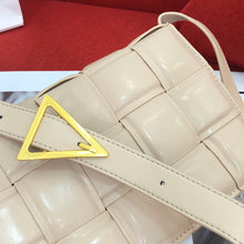 Load image into Gallery viewer, BV022   10.2x3.1x7.1inch
