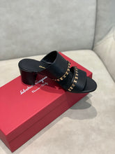 Load image into Gallery viewer, SE541  Size5-9  Heels:5.5cm Material: Sheep skin Lining: Sheep skin Sole: Italian leather
