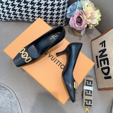 Load image into Gallery viewer, SE567  Size 4-9  Heels:7cm Material: Cowhide  Lining: Sheep skin Sole: Italian leather
