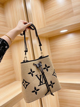 Load image into Gallery viewer, LB505 10.4x10.4x6.9inch
