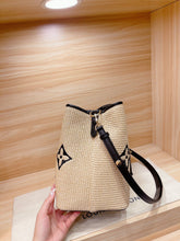 Load image into Gallery viewer, LB505 10.4x10.4x6.9inch
