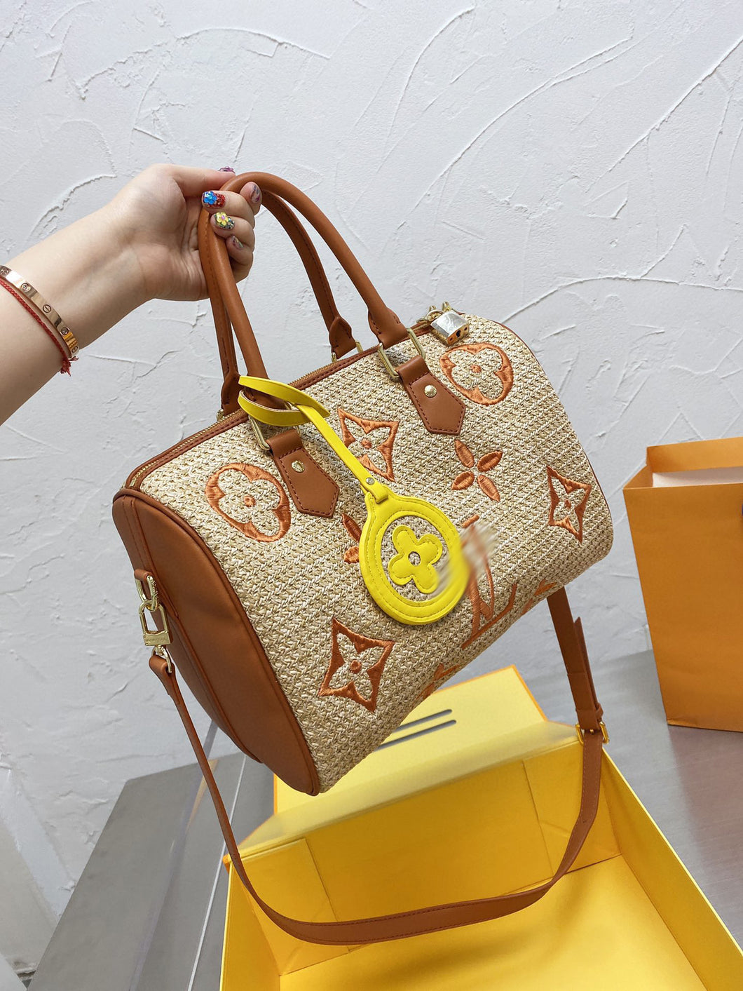 LB506  11.8x8.3x6.7inch