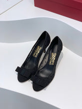 Load image into Gallery viewer, SE607 Size 4-10 Flat 1cm  Heel 3cm  Heel 7cm
