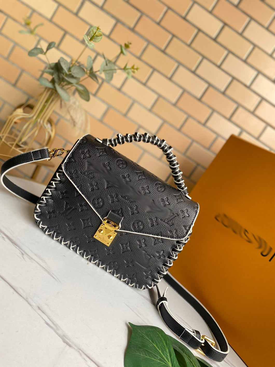 LB519  9.8x7.5x2.8inch