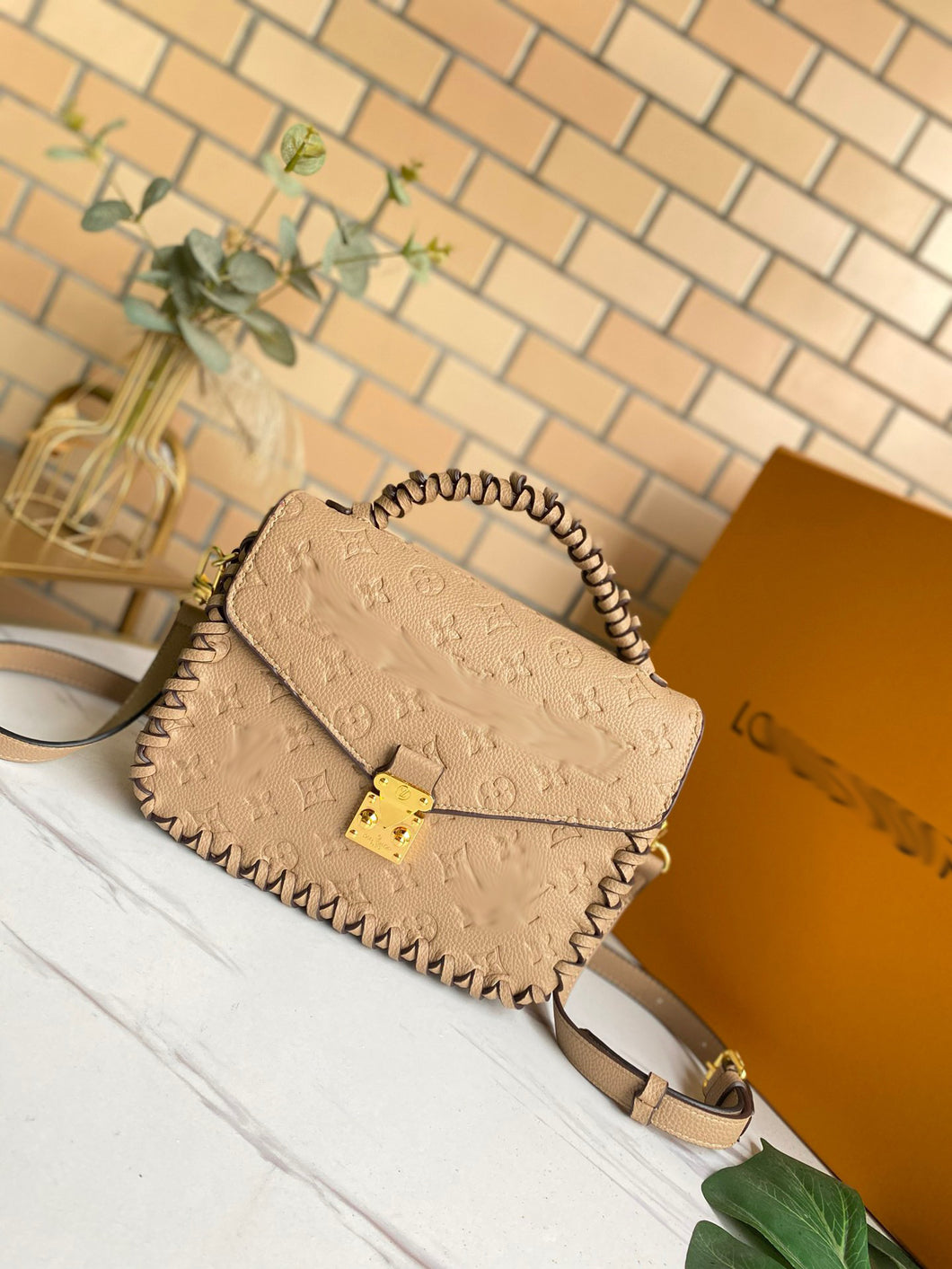 LB520  9.8x7.5x2.8inch