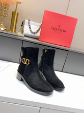 Load image into Gallery viewer, SE616 Size 5-10   Heels:4cm Material: Suede Lining: Sheep skin Sole: Rubber
