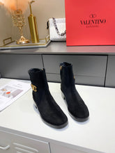 Load image into Gallery viewer, SE616 Size 5-10   Heels:4cm Material: Suede Lining: Sheep skin Sole: Rubber
