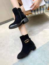 Load image into Gallery viewer, SE616 Size 5-10   Heels:4cm Material: Suede Lining: Sheep skin Sole: Rubber
