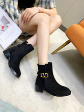 Load image into Gallery viewer, SE616 Size 5-10   Heels:4cm Material: Suede Lining: Sheep skin Sole: Rubber
