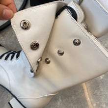 Load image into Gallery viewer, SE620  Size 5-9  Material: Cowhide  Lining: Sheep skin Sole: Italian leather
