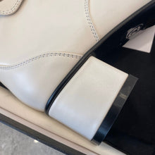 Load image into Gallery viewer, SE620  Size 5-9  Material: Cowhide  Lining: Sheep skin Sole: Italian leather
