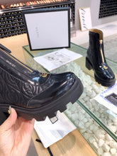 Load image into Gallery viewer, SE623 Size 4-11  Heels:6cm Material: Cowhide  Lining: Cowhide Sole: Rubber
