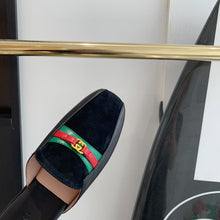 Load image into Gallery viewer, SE624 Size 5-9    Material: Cowhide  Lining: Sheep skin Sole: Italian leather
