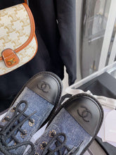 Load image into Gallery viewer, SE626 Size 5-9  Material: Cowhide  Lining: Sheep skin Sole: Rubber
