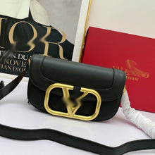 Load image into Gallery viewer, VLTN025  Mini:7.1x4.9x3inch Small:10.6x5.9x3.5inch
