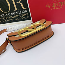 Load image into Gallery viewer, VLTN026  Mini:7.1x4.9x3inch Small:10.6x5.9x3.5inch
